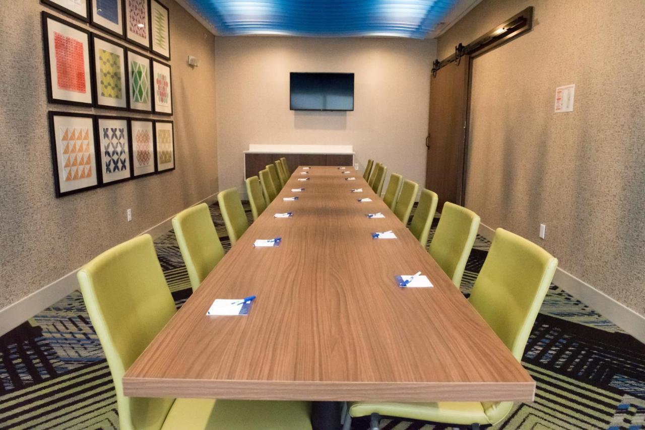 Holiday Inn Express & Suites Dayton North - Vandalia By Ihg Екстериор снимка